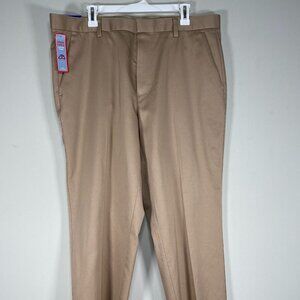 Dockers CLASSIC FIT Khaki Pants Men's 38 x 29 Beige Non Iron 100% Cotton NWT